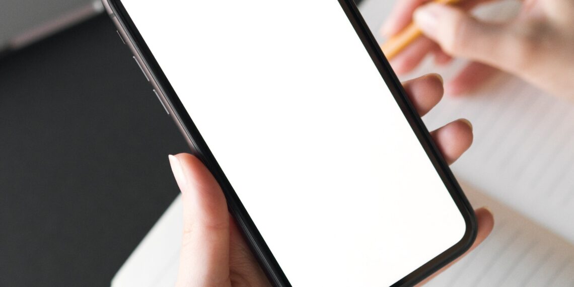HOW DOES 5G WORK?